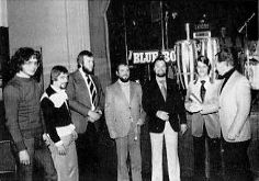 Ehrung zum “Verein des Jahres 1976”. G. Fuchtmann, H. Kröger, N. von Heißen, W. Ahlke, N. Thiel, R. Breuer, B. Fuchtmann (Aemtersparkasse).